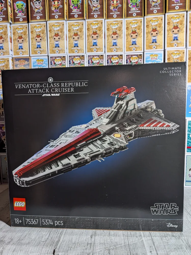 LEGO Star Wars #75367 – Venator-Class Republic Attack Cruiser (Damaged Box)