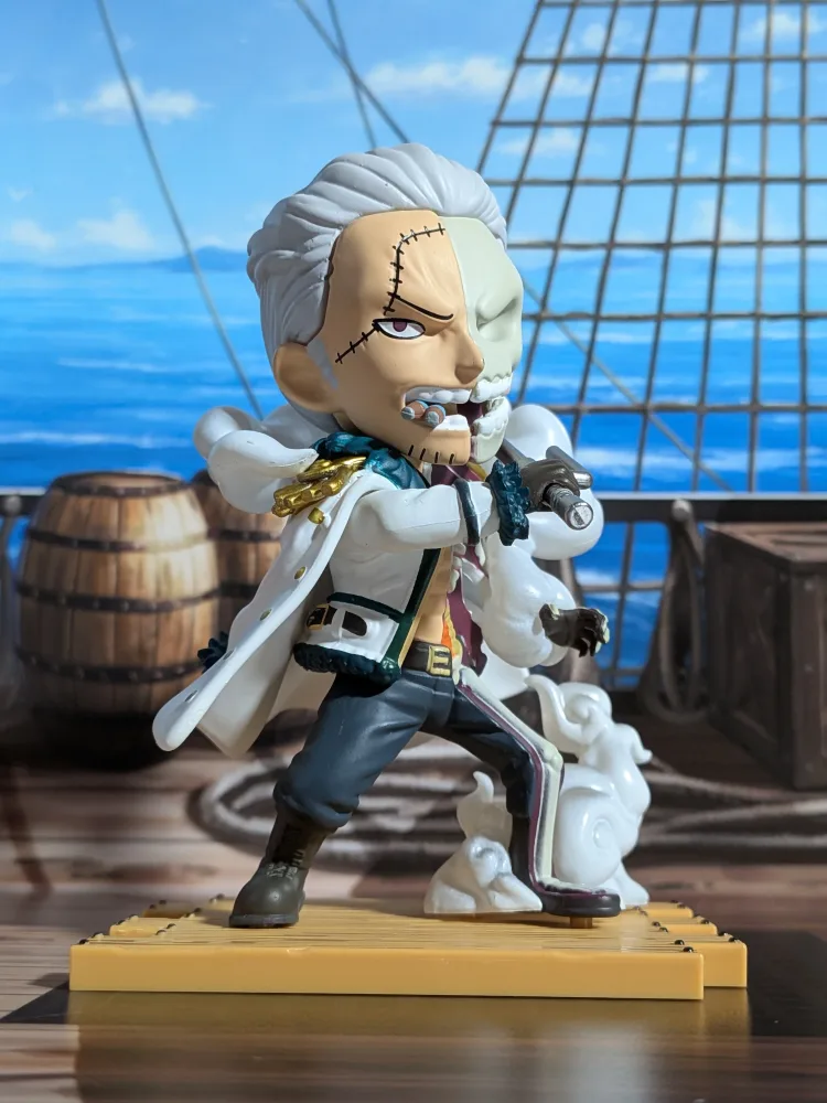 Mighty Jaxx – One Piece Freeny's Hidden Dissectibles Marines Edition · Smoker (~10cm)