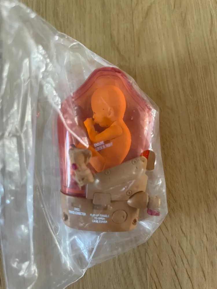 Mini figurine – Death Stranding – Death Stranding BB POD High stress 5,5cm