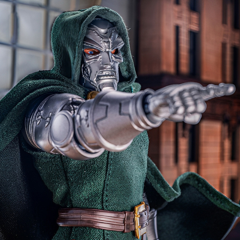 MARVEL Doctor Doom One:12 Mezco Toyz – Figurine