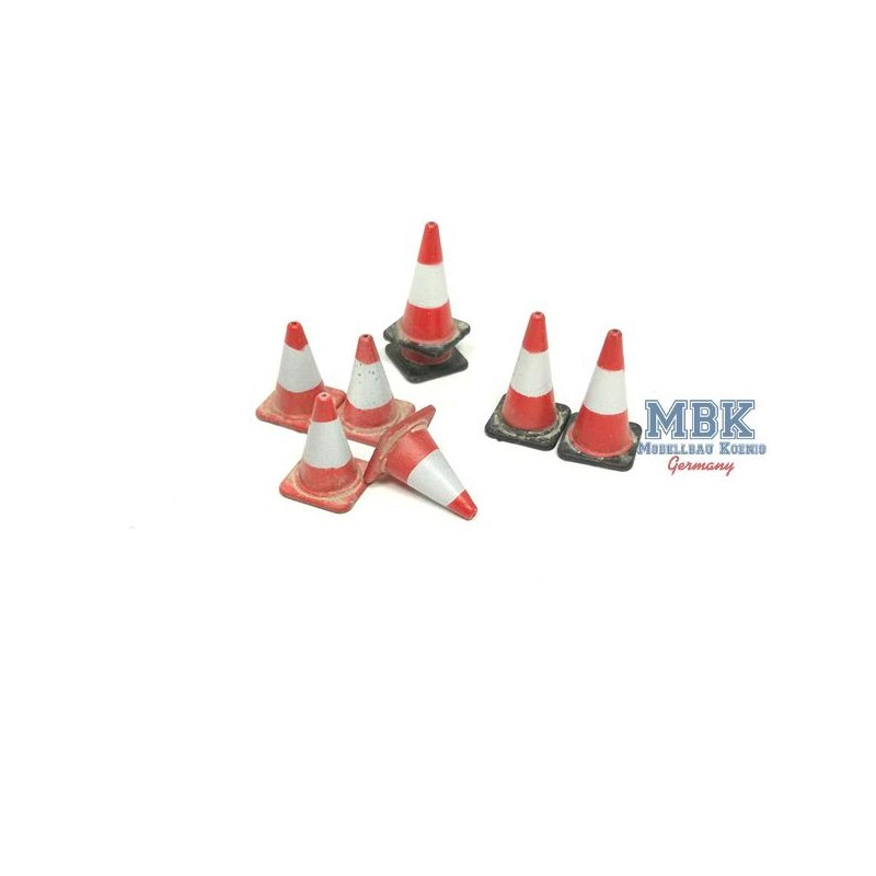 Grands cônes routiers (4 pièces) et petits cônes routiers (4 pièces)